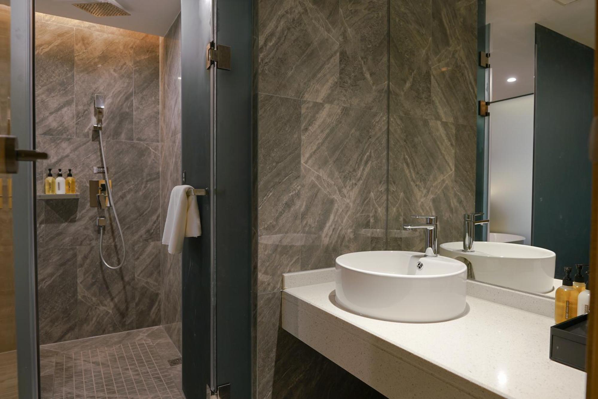 Paco Hotel Shenzhen Luohu Port Екстер'єр фото