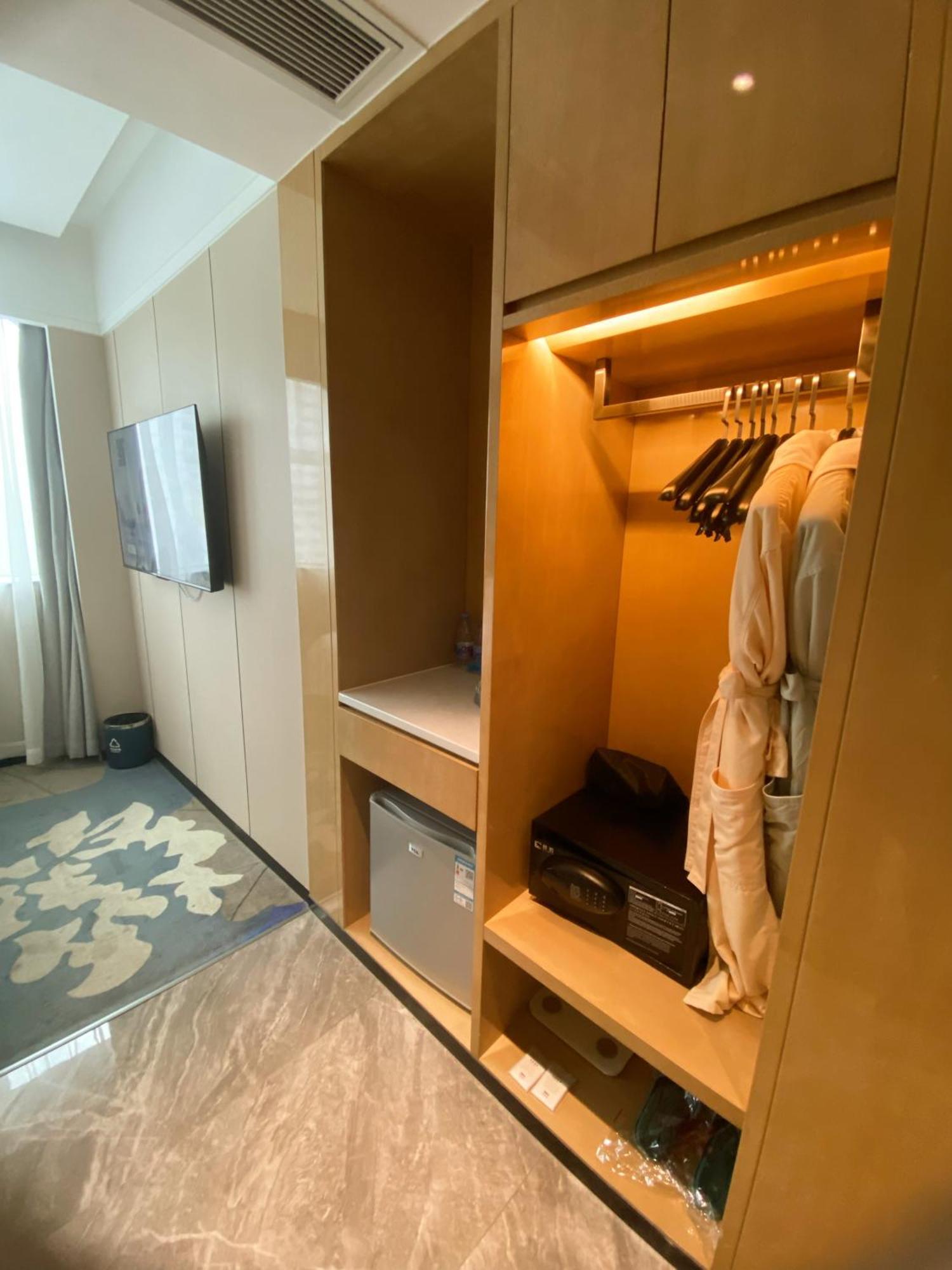 Paco Hotel Shenzhen Luohu Port Екстер'єр фото